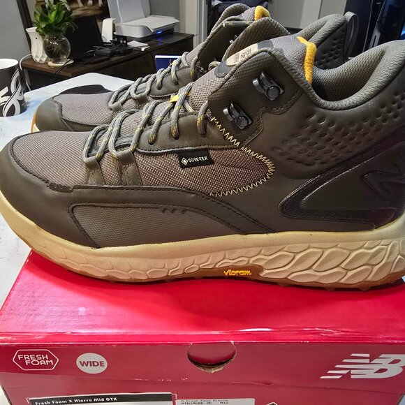 New Balance Fresh Foam Hierro Mid GTX Gore-Tex Hiking Boots Mens 2E Wide 12 - Picture 1 of 14